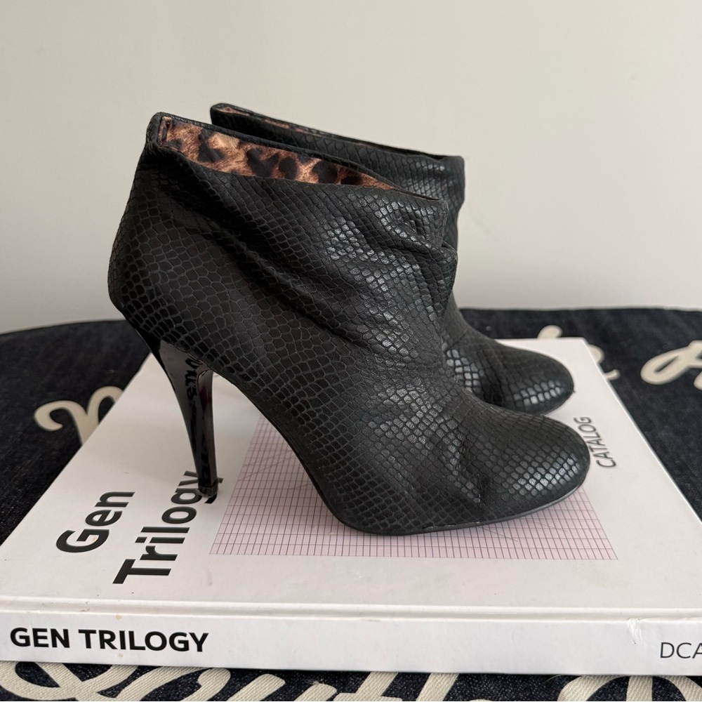 Betsey Johnson Gllaam Bootie